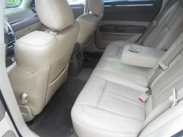 2008 Chrysler 300 C HEMI 4dr Sedan